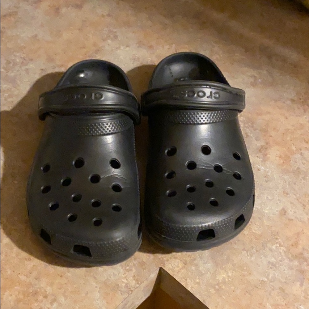 Black crocs